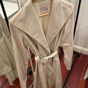 Vintage Women's Trench Style Raincoat with Wide Lapels and Tie Belt Size 10